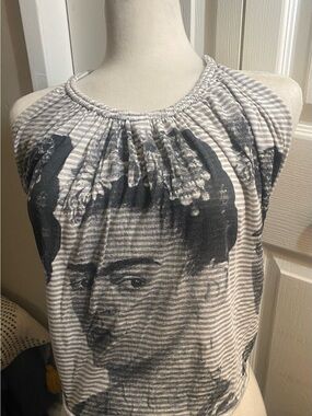 Frida-Inspired Striped Sleeveless Top in Gray and White